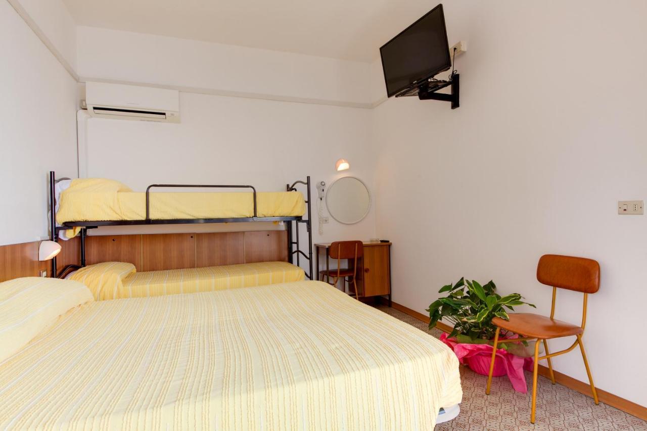 Hotel Majestic Белариа-Игеа Марина Екстериор снимка