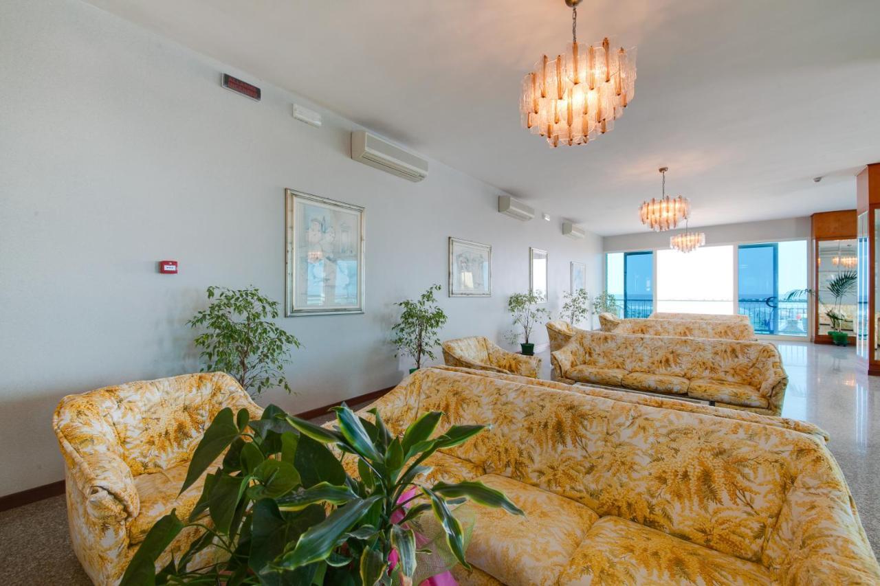 Hotel Majestic Белариа-Игеа Марина Екстериор снимка