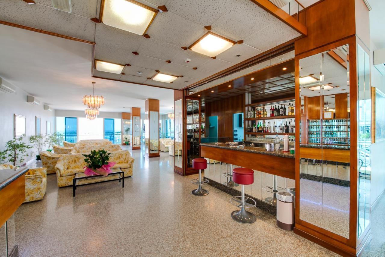 Hotel Majestic Белариа-Игеа Марина Екстериор снимка