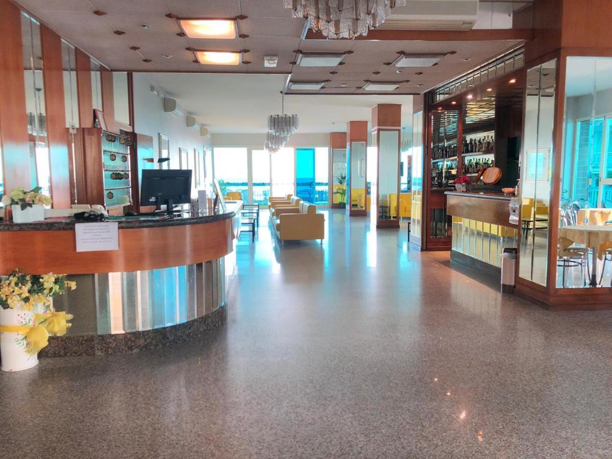 Hotel Majestic Белариа-Игеа Марина Екстериор снимка