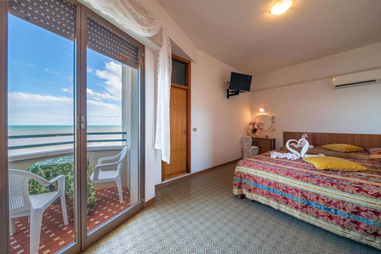 Hotel Majestic Белариа-Игеа Марина Екстериор снимка