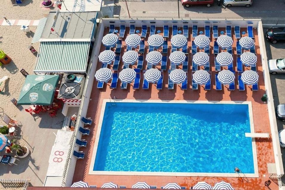 Hotel Majestic Белариа-Игеа Марина Екстериор снимка