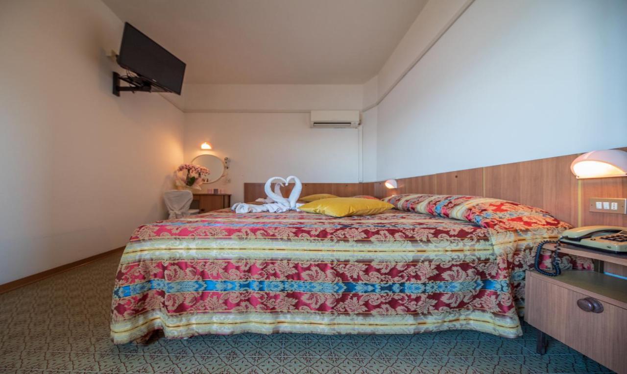 Hotel Majestic Белариа-Игеа Марина Екстериор снимка