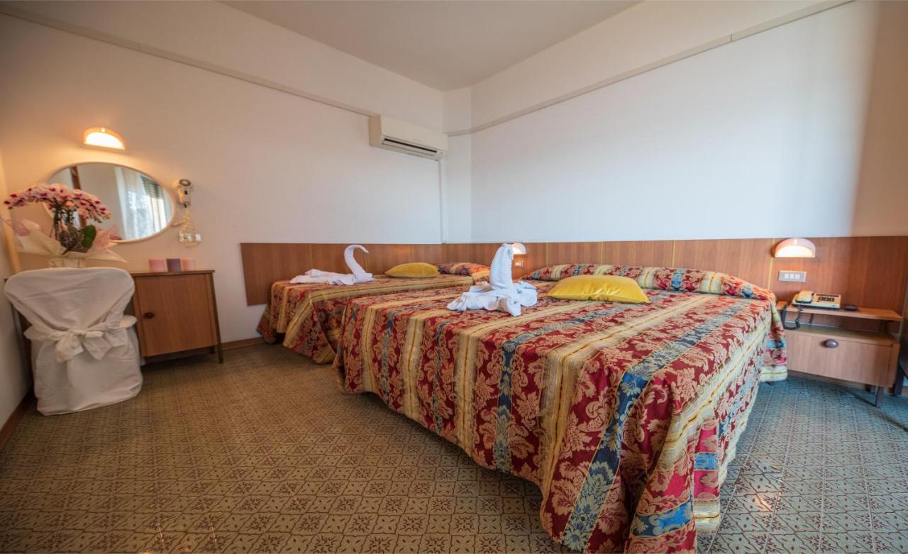 Hotel Majestic Белариа-Игеа Марина Екстериор снимка