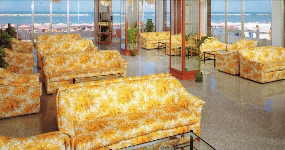 Hotel Majestic Белариа-Игеа Марина Екстериор снимка
