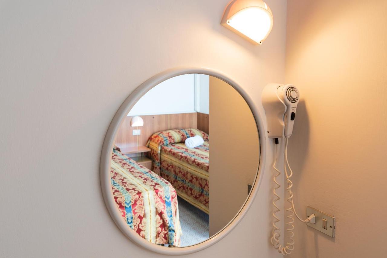 Hotel Majestic Белариа-Игеа Марина Екстериор снимка