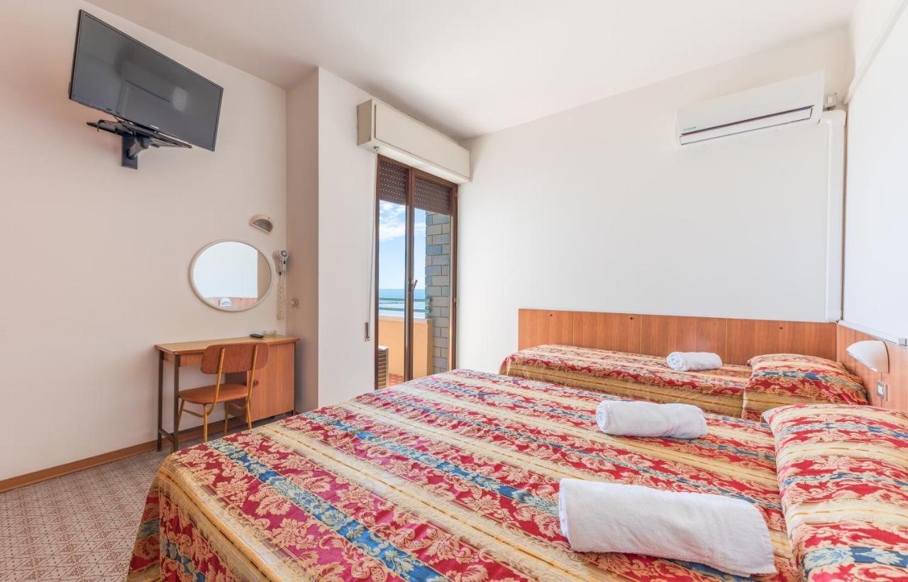 Hotel Majestic Белариа-Игеа Марина Екстериор снимка